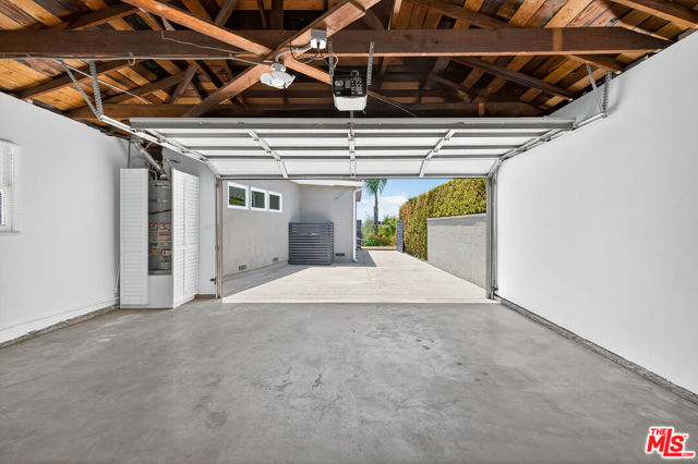2121 Marine Street, Santa Monica CA: https://media.crmls.org/mediaz/acf0ec05-4805-4b40-bdee-5289c90d639d.jpg