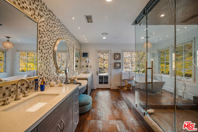 25029 Abercrombie Lane, Calabasas CA: https://media.crmls.org/mediaz/acf0ff63-a2c3-4166-9241-256538d151d8.jpg