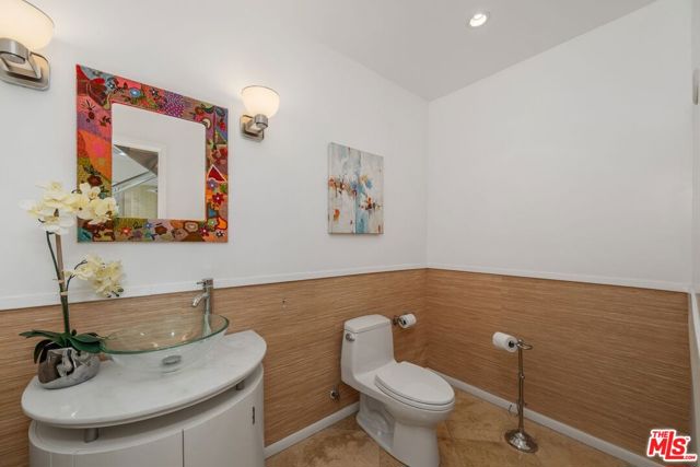 29417 Bluewater Road, Malibu CA: https://media.crmls.org/mediaz/acf183cf-1fcd-4cdc-8620-0e1fe1c159ec.jpg