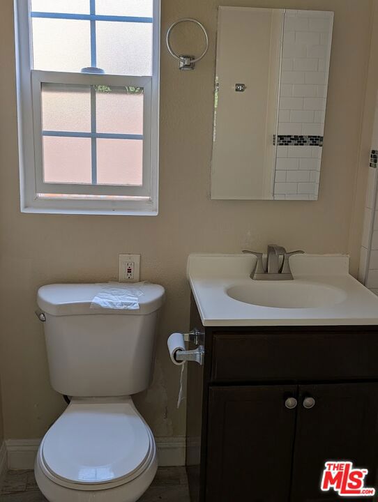 2509 E 109th Street, Los Angeles CA: https://media.crmls.org/mediaz/acf18fd7-9c07-4306-ba8c-052c1d11140d.jpg
