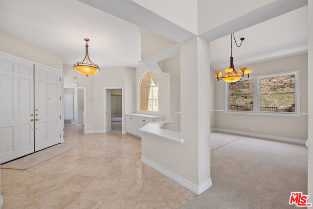 2046 Palisades Drive, Pacific Palisades CA: https://media.crmls.org/mediaz/acf1b1fb-8827-4b99-b39c-67f79381609d.jpg