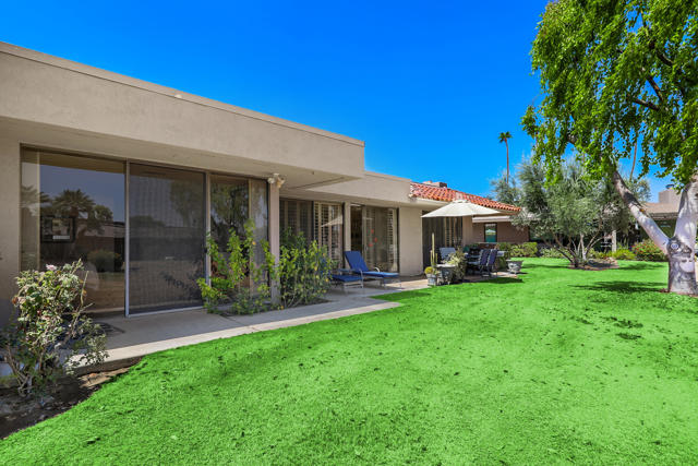 5 Fordham Court, Rancho Mirage CA: https://media.crmls.org/mediaz/acf1f543-21d0-463d-a015-7755dd2a9da4.jpg