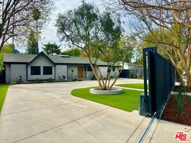 4512 Libbit Avenue, Encino CA: https://media.crmls.org/mediaz/acf291db-1e70-46c5-aede-1a65151f945e.jpg