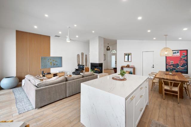 51605 Avenida Carranza, La Quinta CA: https://media.crmls.org/mediaz/acf2d32f-d9e0-49f7-871b-d807363e8763.jpg