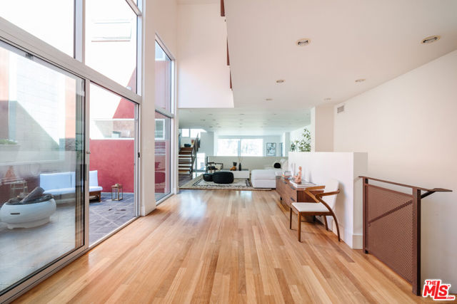 1320 Abbot Kinney Boulevard, Venice CA: https://media.crmls.org/mediaz/acf3003d-7896-48b8-9d9a-91a55191f906.jpg