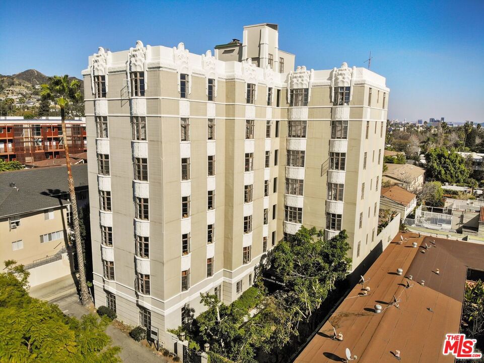 1314 N HAYWORTH Avenue #602