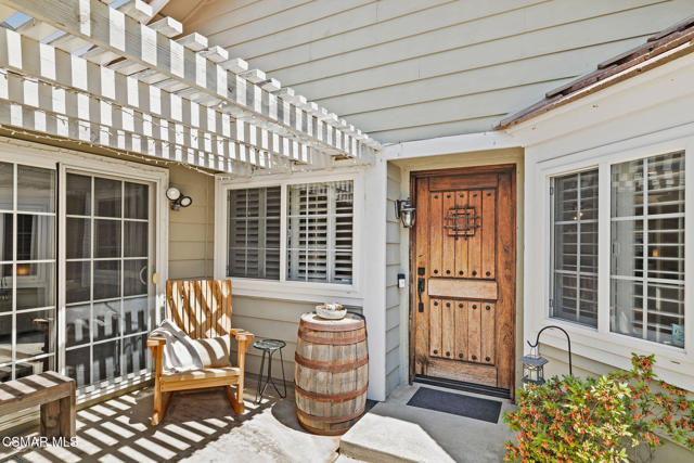 4570 N Vistapark Drive, Moorpark CA: https://media.crmls.org/mediaz/acf44883-e4c8-49db-a171-9c77dd2f00a4.jpg