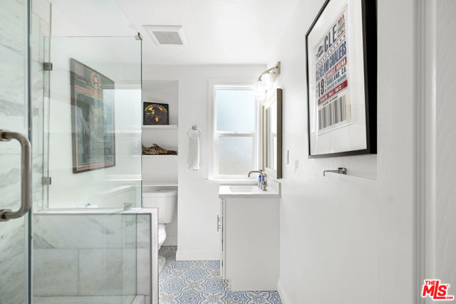 2321 Lake View Avenue, Los Angeles CA: https://media.crmls.org/mediaz/acf4b8e1-dce5-47ec-9425-e53aa01171a9.jpg