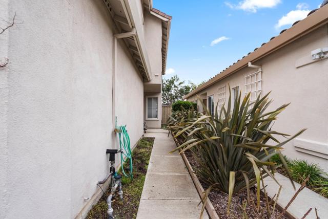 18177 Stonegate Court, Salinas CA: https://media.crmls.org/mediaz/acf5061e-728f-4630-ba16-1902dfadec3a.jpg