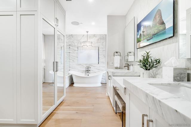 282 Neptune Avenue, Encinitas CA: https://media.crmls.org/mediaz/acf57e47-fbbb-437e-977b-a77bd5b142ad.jpg
