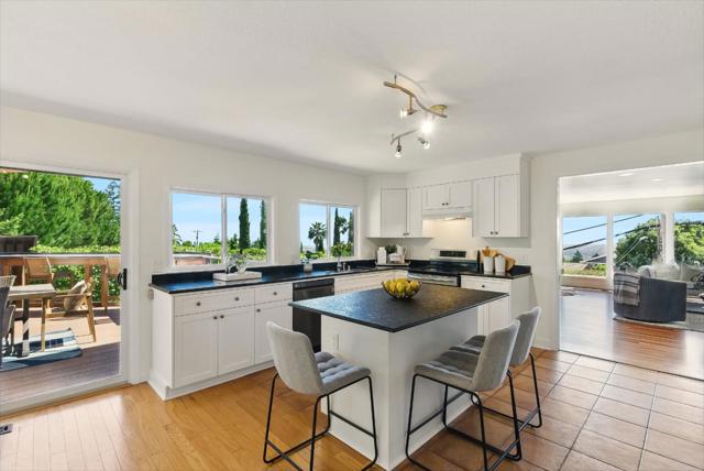 3996 Jefferson Avenue, Redwood City CA: https://media.crmls.org/mediaz/acf5fff7-5764-453d-8b86-3fba9fc789b2.jpg