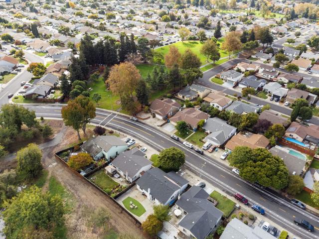 31314 San Andreas Dr, Union City CA: https://media.crmls.org/mediaz/acf618f8-205c-4c2c-b98b-fca8b652e326.jpg