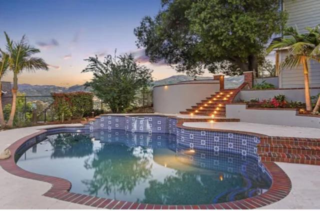 985 Woodview Place, San Jose CA: https://media.crmls.org/mediaz/acf620c3-b5dc-4f48-8a00-553164524fc3.jpg