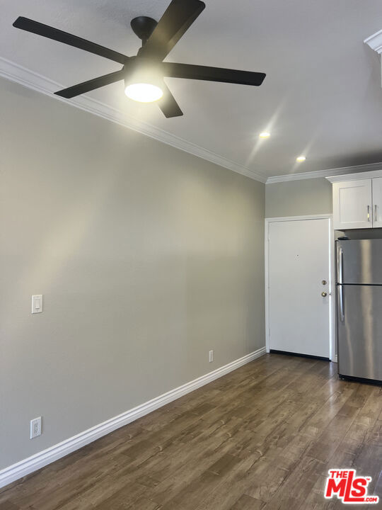 4349 CAHUENGA, Toluca Lake CA: https://media.crmls.org/mediaz/acf6a30e-bff6-4da1-9950-34bd7155ab8d.jpg