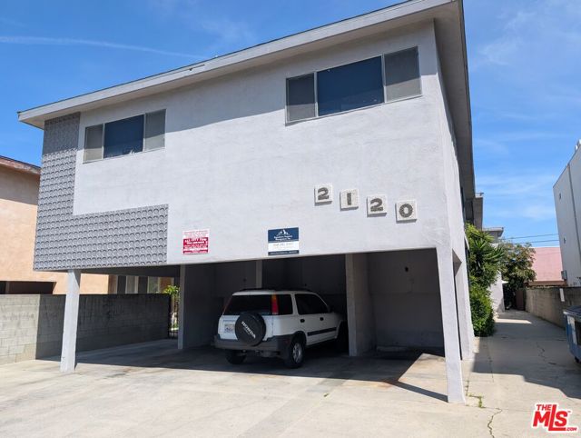 2120 Carmona Avenue, Los Angeles CA: https://media.crmls.org/mediaz/acf6a5d8-8417-4287-a3a3-6aa18eab53cf.jpg
