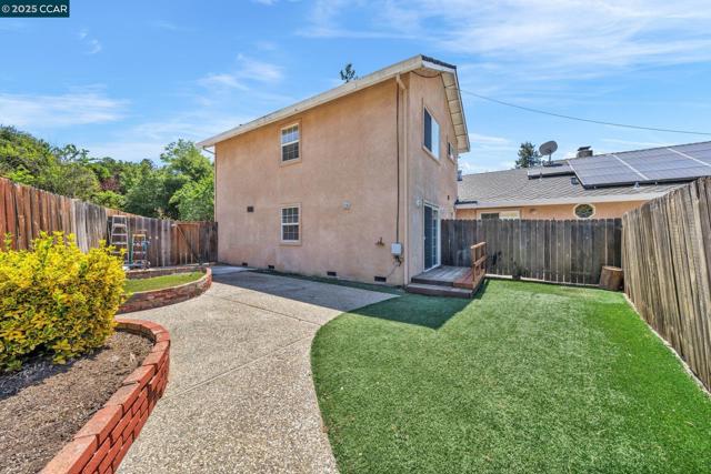 18127 Madison Ave, Castro Valley CA: https://media.crmls.org/mediaz/acf6a630-f1e5-429f-986f-06b0281bd1cf.jpg