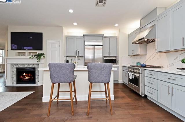 10 Almond Orchard Ln, San Ramon CA: https://media.crmls.org/mediaz/acf7e8a7-dd36-4488-aaec-f9a2cc94a31f.jpg