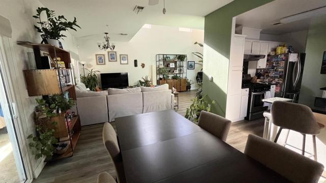 Detail Gallery Image 30 of 52 For 9300 Burnet Ave #111,  North Hills,  CA 91343 - 3 Beds | 2/1 Baths