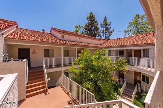 3306 Darby Street, Simi Valley CA: https://media.crmls.org/mediaz/acf83cea-9986-4a72-a164-5a6b4f8c19fe.jpg