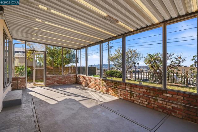 931 N Camino Alto Drive, Vallejo CA: https://media.crmls.org/mediaz/acf8a87e-d7f0-401a-9c5f-3551c310edfe.jpg