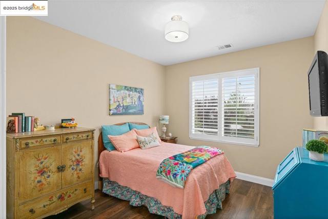 1164 Lexington Way, Livermore CA: https://media.crmls.org/mediaz/acf8c550-51c6-484f-a1b8-d25e3fbec9af.jpg