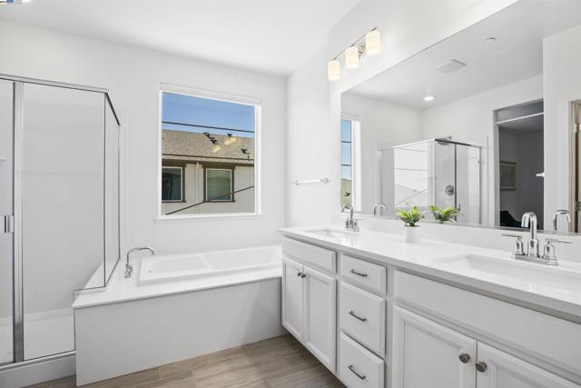 3062 Beaded Mist Walk, Sacramento CA: https://media.crmls.org/mediaz/acf8cf01-6400-4491-a122-ea5d1c6047b0.jpg