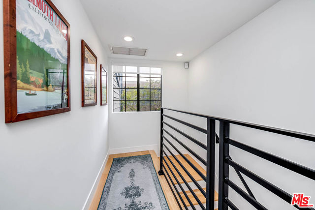 5731 Topanga Canyon Boulevard, Woodland Hills CA: https://media.crmls.org/mediaz/acf90826-004c-4c61-93d1-d71e84c88bc1.jpg