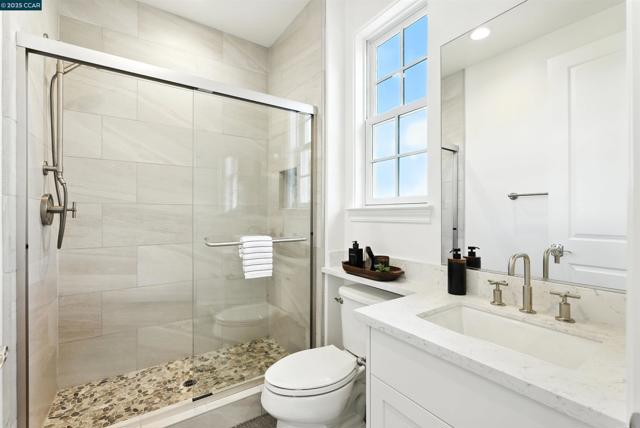 22 W Hill Way, Orinda CA: https://media.crmls.org/mediaz/acf9473a-25d8-40a2-a4d9-6b60f4ebc5de.jpg