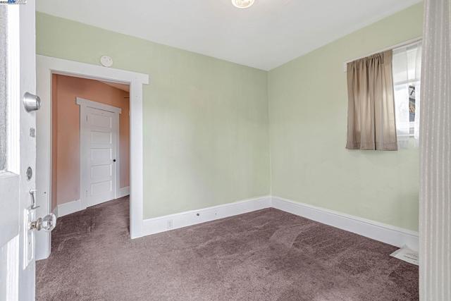 1540 16th Ave, Oakland CA: https://media.crmls.org/mediaz/acf98fc3-7362-43ee-9ec7-a6609667c425.jpg