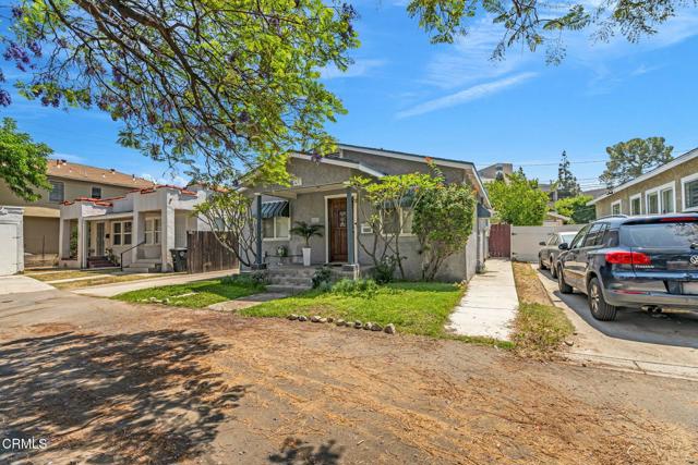 1455 E California Avenue, Glendale CA: https://media.crmls.org/mediaz/acfaa33b-1853-44ee-a95d-faf20b2c9718.jpg