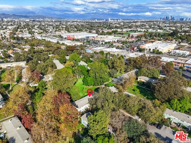 5172 1/2 Village, Los Angeles CA: https://media.crmls.org/mediaz/acfae737-c25c-4c16-b1b7-5d84846fd8aa.jpg