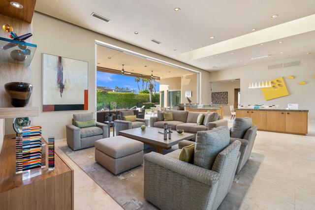 28 Sun Ridge Circle, Rancho Mirage CA: https://media.crmls.org/mediaz/acfb3057-efbb-4a90-a6d8-1c10c885bc2e.jpg