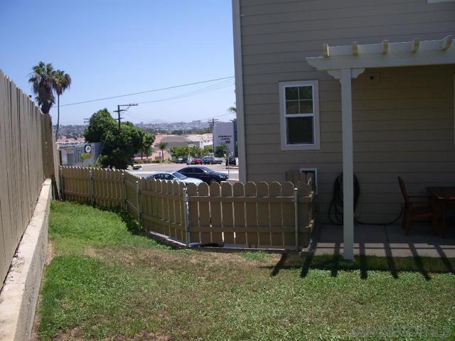 3012 Rosecrans St, San Diego CA: https://media.crmls.org/mediaz/acfb4534-7902-4966-af06-0c6a7dfe529d.jpg