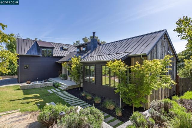 25 La Campana, Orinda CA: https://media.crmls.org/mediaz/acfb4c45-cc1a-4f6e-8973-eeb3bb78869b.jpg