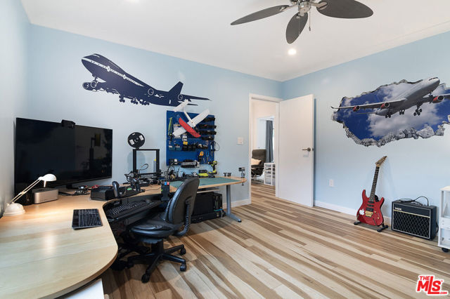 441 W Ellis Avenue, Inglewood CA: https://media.crmls.org/mediaz/acfb9979-9b4f-4bdf-9b60-11e7aab4295a.jpg