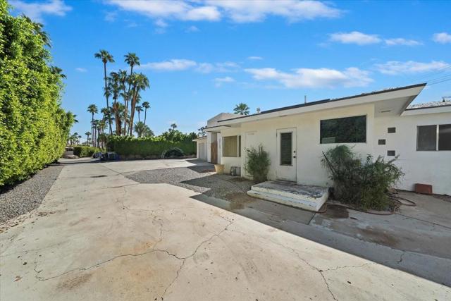 291 W Lilliana Drive, Palm Springs CA: https://media.crmls.org/mediaz/acfbdba9-18ae-4902-b8ee-11165458889a.jpg