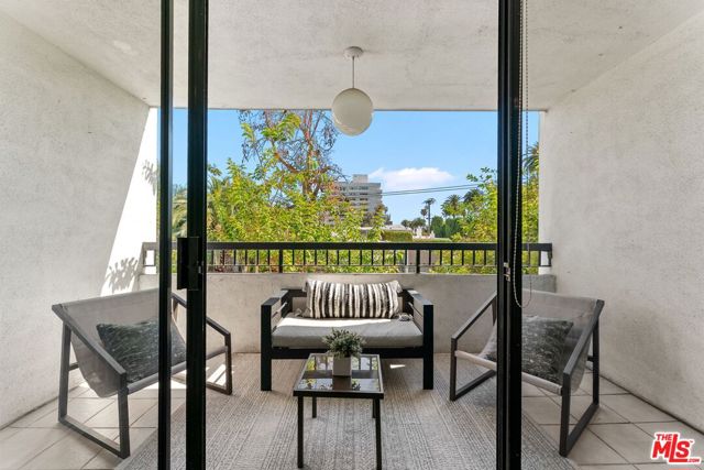 906 North Doheny Drive, 311 photo 4