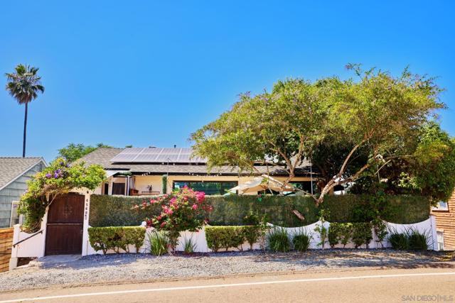 4568 4th Street, La Mesa CA: https://media.crmls.org/mediaz/acfc26b4-6532-4bd3-8cfd-89607839ea94.jpg