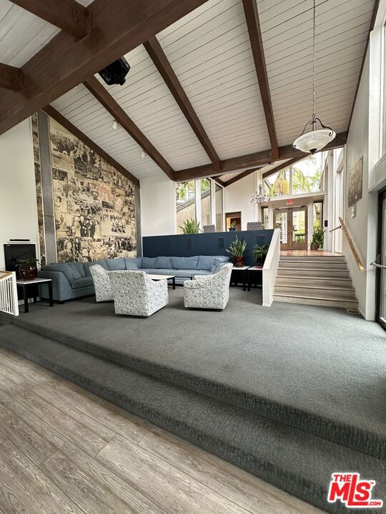 8316 Raintree Circle, Culver City CA: https://media.crmls.org/mediaz/acfc45a4-0571-481f-af34-fe16ef91f153.jpg