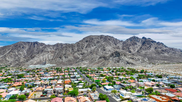 54677 Avenida Diaz, La Quinta CA: https://media.crmls.org/mediaz/acfc9c8b-2186-4347-be82-cb7ca91ded5f.jpg