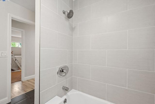 955 Maud Ave, San Leandro CA: https://media.crmls.org/mediaz/acfd0fb2-419d-46ac-a600-c2102c3294cd.jpg