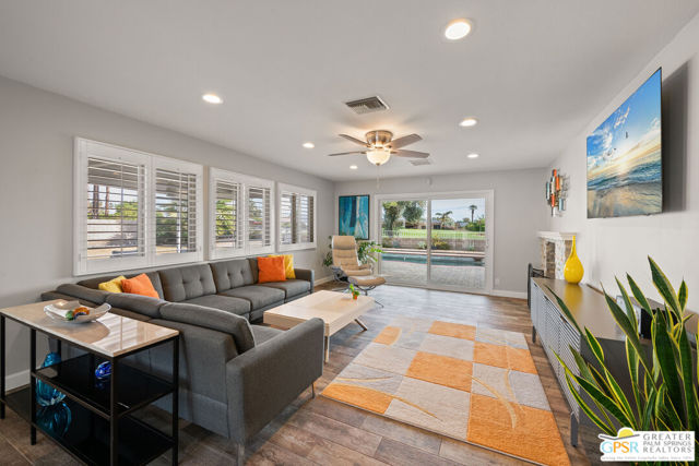 2002 S Bobolink Lane, Palm Springs CA: https://media.crmls.org/mediaz/acfd1180-5c1f-46bb-9395-6f75b72d4e8b.jpg