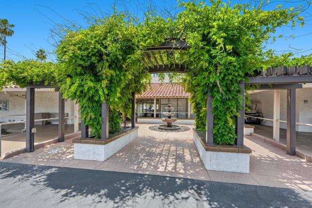 5001 W Florida Avenue, Hemet CA: https://media.crmls.org/mediaz/acfd8c11-b852-4a9d-9fc2-9c47aca33768.jpg