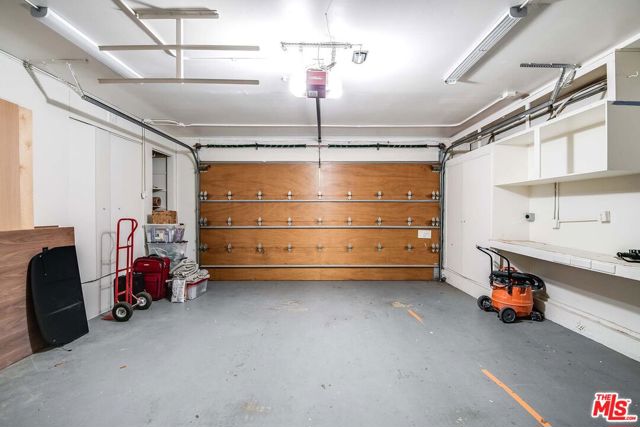 3201 Viola Place, Marina del Rey CA: https://media.crmls.org/mediaz/acfe2cac-1bce-4d87-9502-16b9b82c76c6.jpg