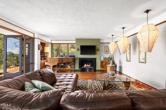 4639 El Camino Corto, La Canada Flintridge CA: https://media.crmls.org/mediaz/acfea699-3eaa-4cdf-ae7f-fd0b00035b52.jpg