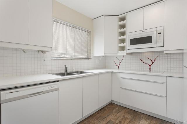 1811 E Grand Avenue, Escondido CA: https://media.crmls.org/mediaz/acfeac9a-e86d-4e1b-b09c-e93051cfad95.jpg
