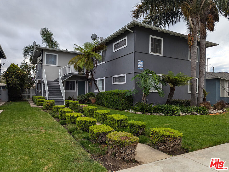 8818 Ramsgate Avenue #8822 1/2