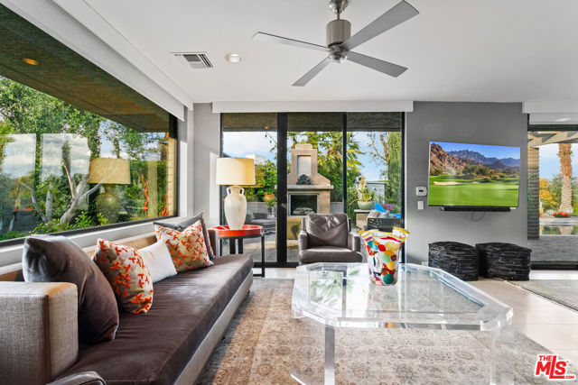 4 Trinity Court, Rancho Mirage CA: https://media.crmls.org/mediaz/acff2358-73b2-434e-ab00-ebbd0803c143.jpg