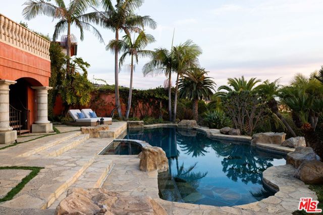 93 Laurel Drive, Rancho Palos Verdes CA: https://media.crmls.org/mediaz/acff72ec-e04c-4acc-b9c4-9940a25cc511.jpg