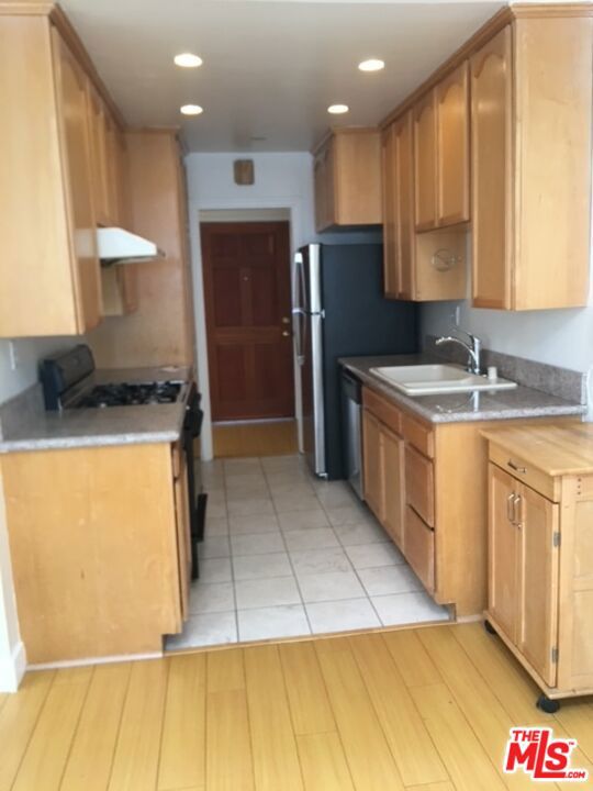 12205 GORHAM Avenue, Los Angeles CA: https://media.crmls.org/mediaz/acff80f3-cfbd-4abb-a94b-26fd51e72aa5.jpg